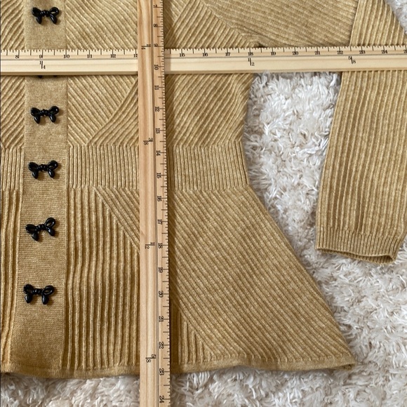 Nanette Lepore Gold/Mustard Sweater with Black Accents Size Large - Picture 8 of 13